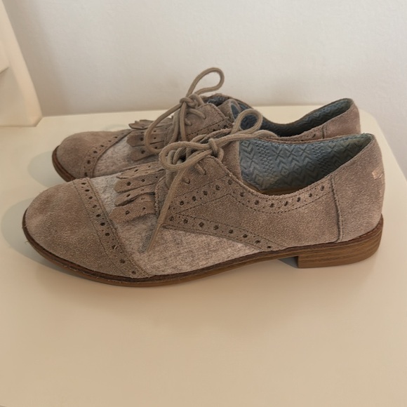 TOMS Brogue Desert Taupe Kiltie Wool Suede Oxfords Lace Up Women's Shoes Sz 8.5 - Picture 3 of 6